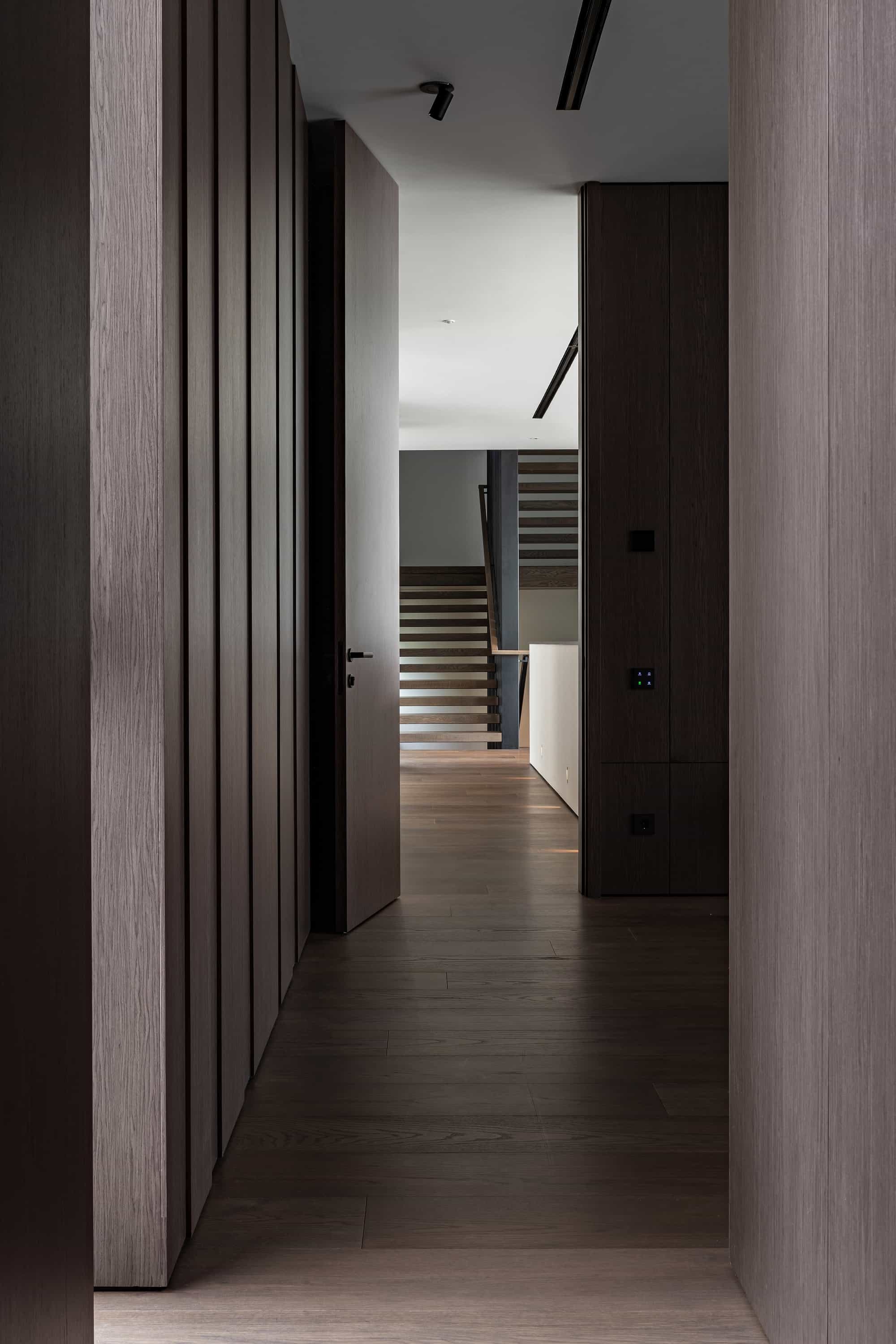 Área do spa interno com vista para o pátio