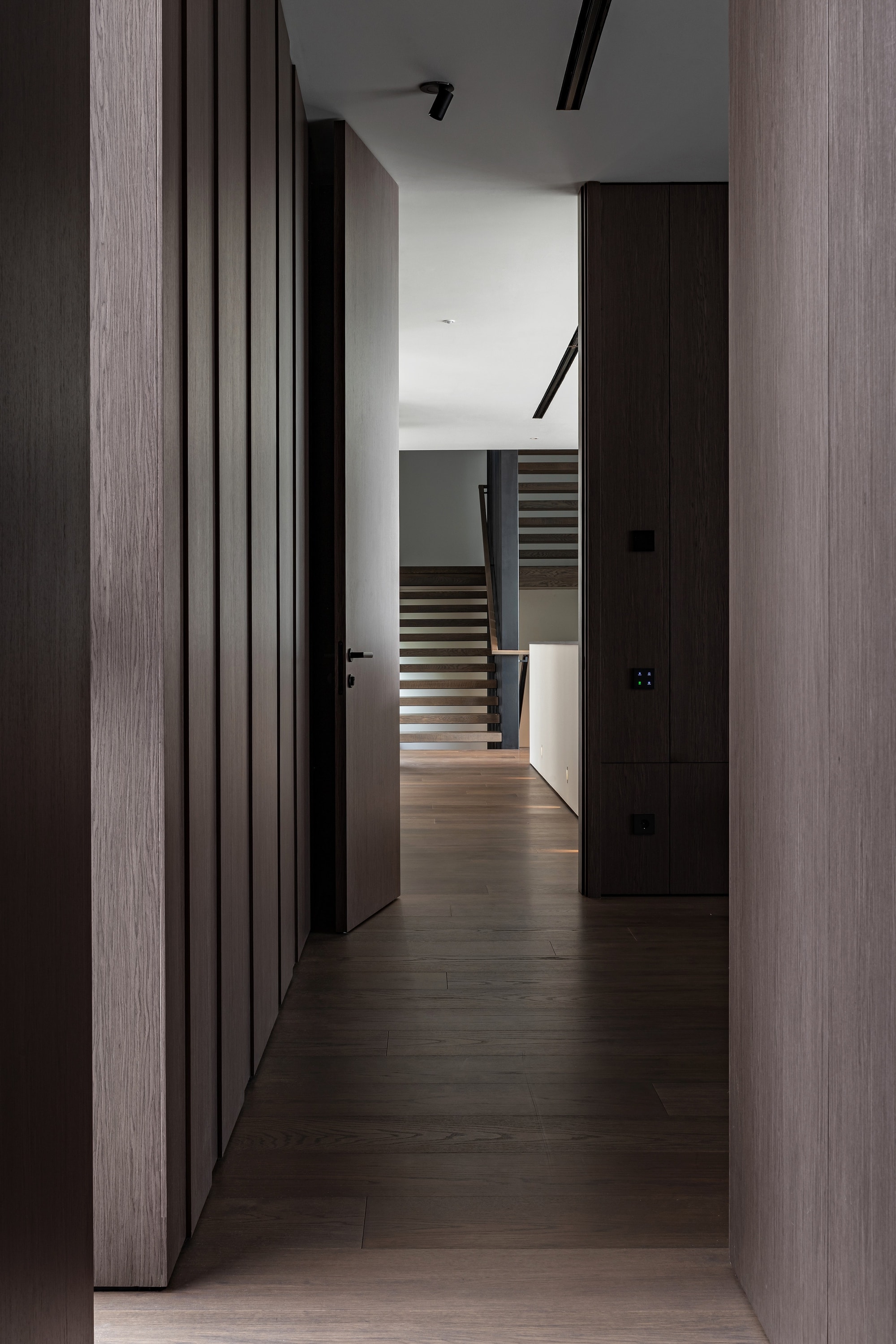 Área do spa interno com vista para o pátio